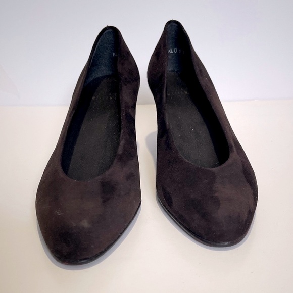 Stuart Weitzman Dark Brown Suede Heels - Picture 2 of 9